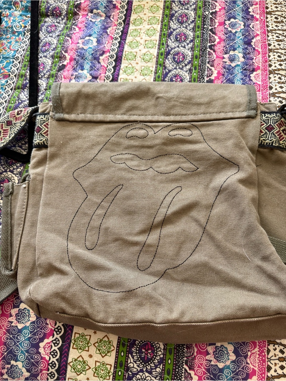 REI Olive Canvas Crossbody Messenger Bag with Interior Zip Pocket - Picture 4 of 4